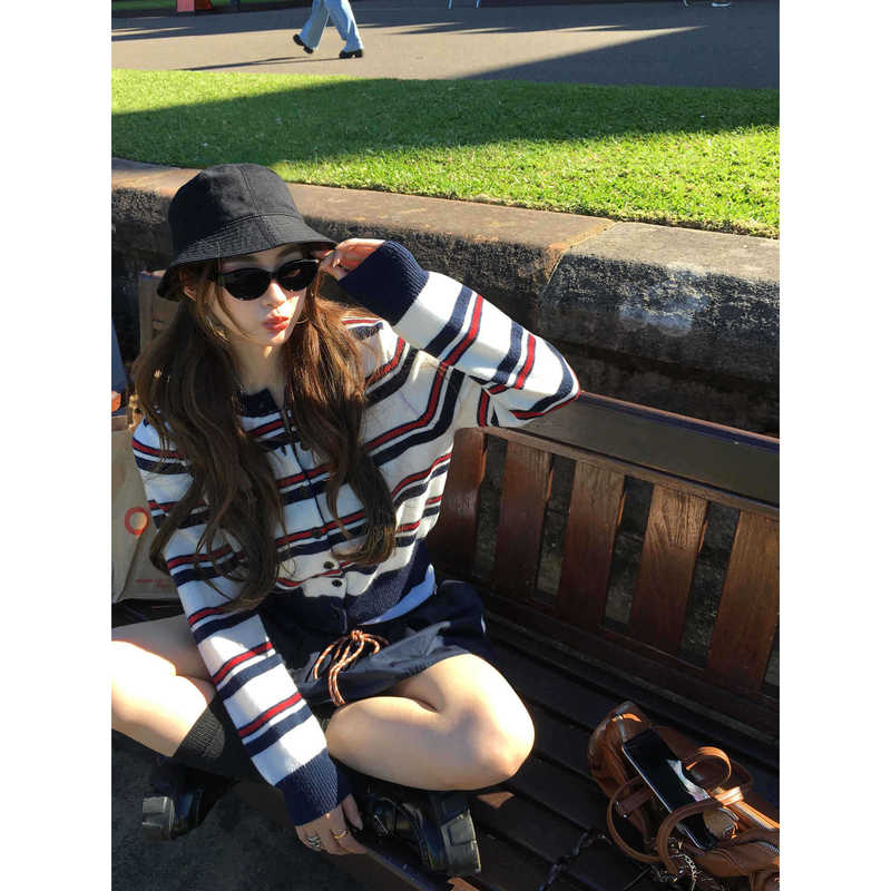 Korean Style Contrasting Stripesd Knitted Sweater Cardigan for Women in Autumn and Winter Layered Single-Breasted Age-Reducing Design Top Jacket