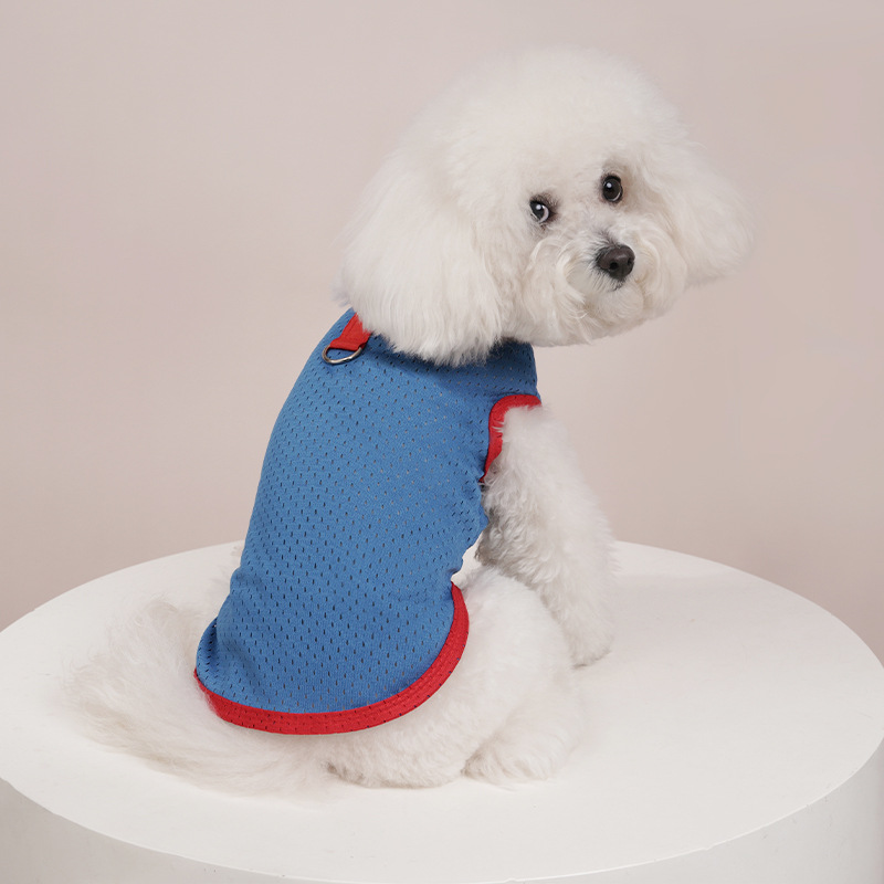 Primavera y verano nuevo estilo mascota gato perro ropa chaleco agujero camiseta transpirable pequeño y mediano peluche bichon perro ropa al por mayor