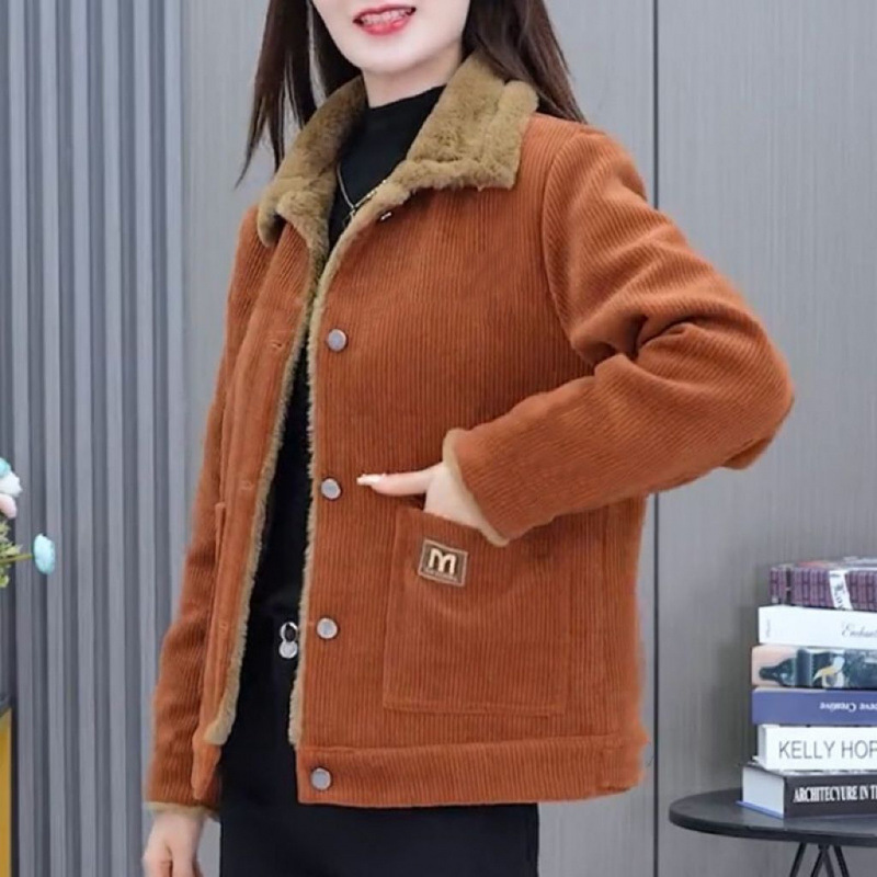 Middle-aged and elderly women's fashion foreign-style age-reducing fleece-lined warm coat 40 years old 50 loose slimming belly covering autumn and winter new