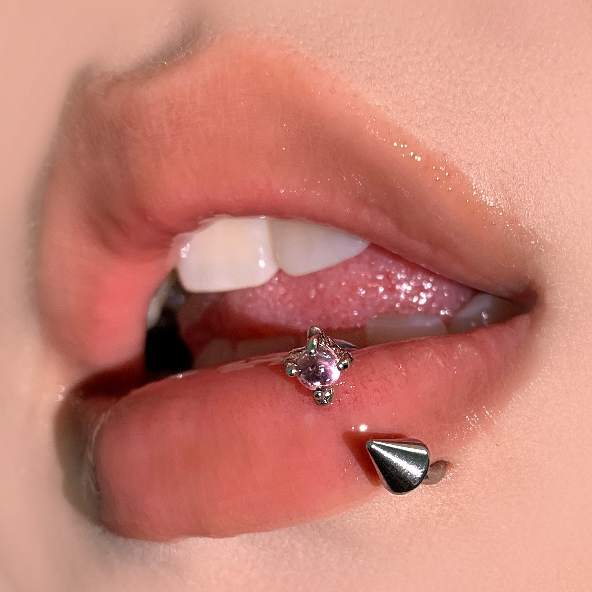 16G labret stud size and finish detail