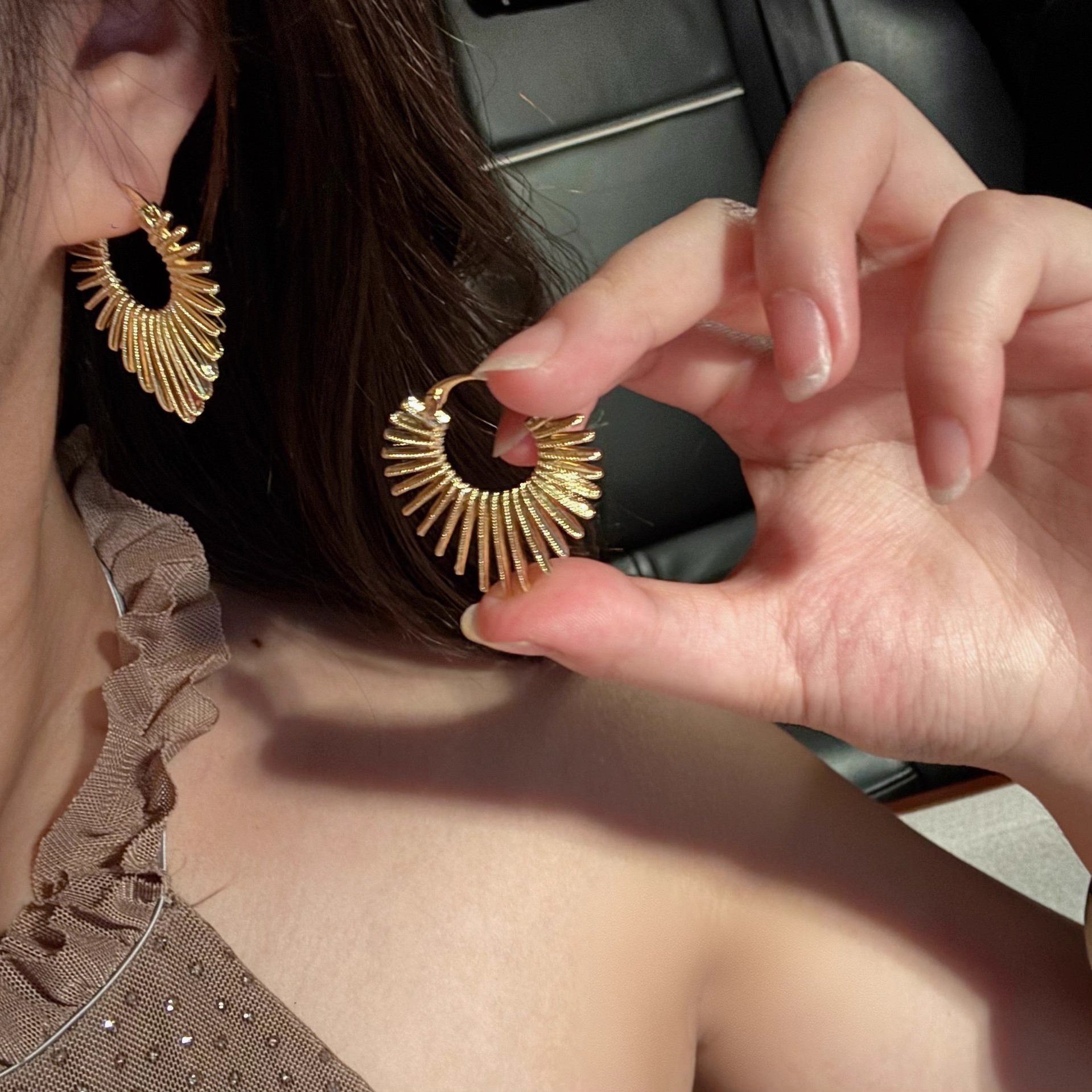 European and American Style Fashion Design Peach Heart Line Earrings High-End Cool Fashion New Earrings Niche Personalized Accessories