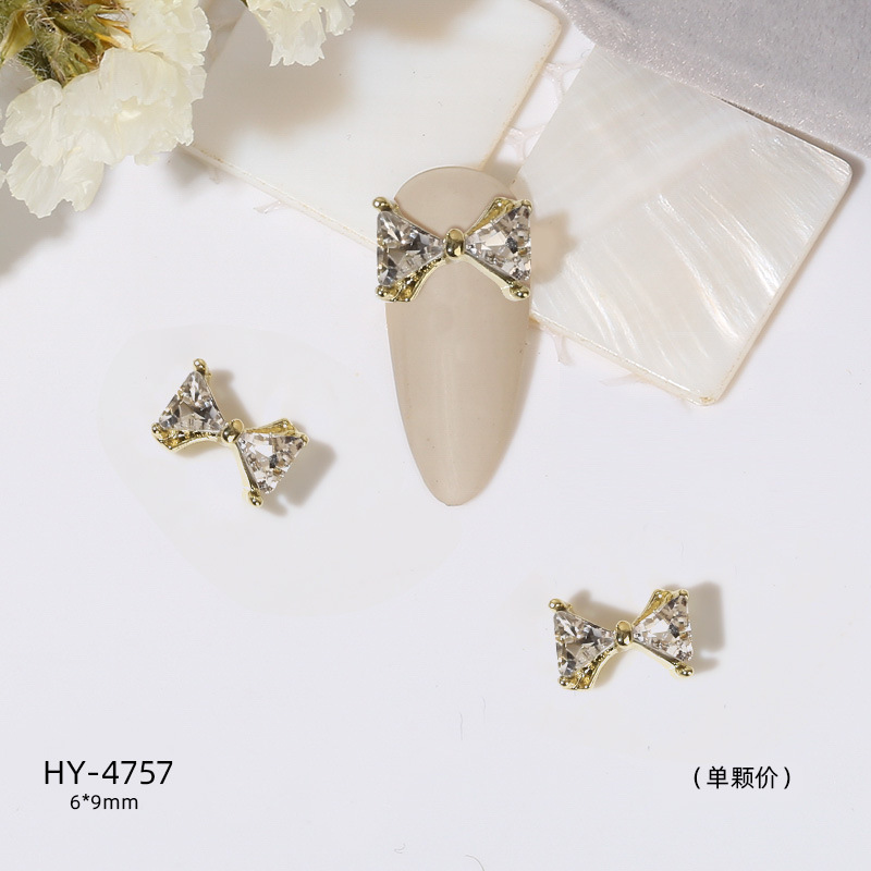 Nueva Luz de lujo joyería de uñas ins estilo flash diamante amor en forma de corazón imitación de circón de uñas de aleación de uñas decoración de la joyería DIY