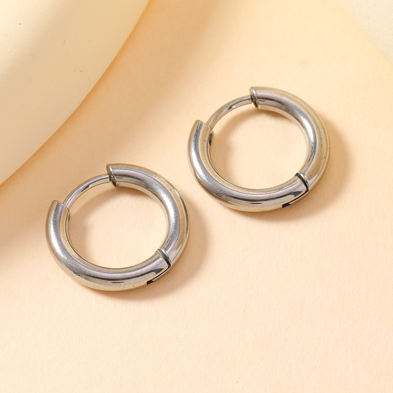 Fábrica directa pendientes de acero inoxidable personalidad de moda masculina y femenina creativa pernos redondos simple joyería pernos de oreja universal