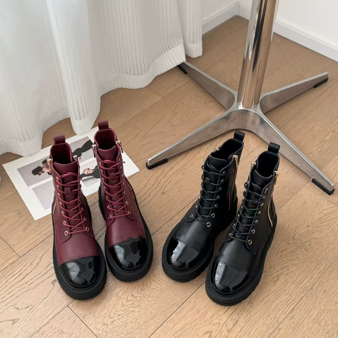 2024 Осень и зима маленький ароматный ветер с густой подошвой ботинки Martin женский кожаный стиль цвета Британские металлические буквы увеличены мотоциклетные ботинки