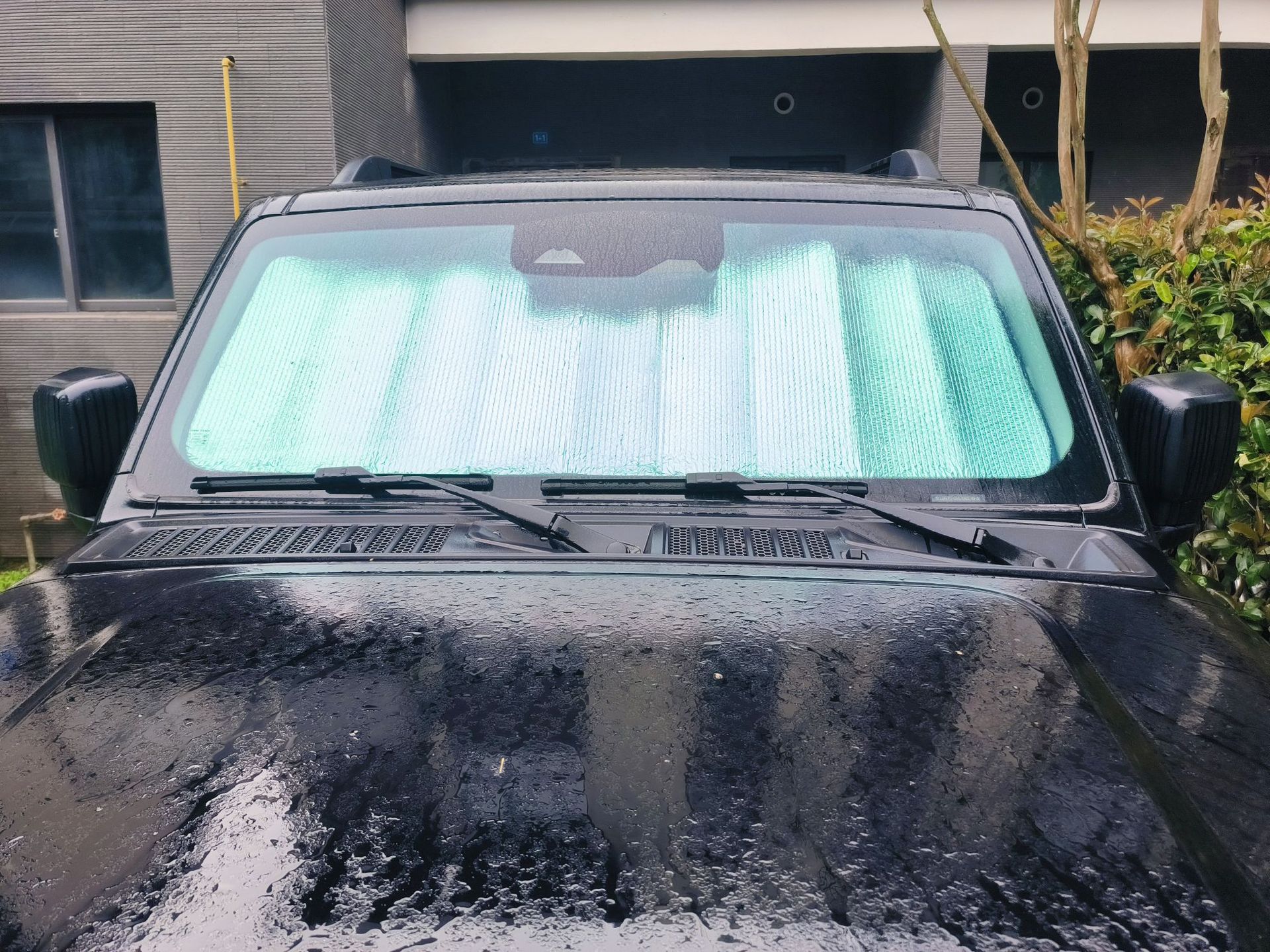 Black and silver sunshade for 2123 Ford Bronco, front windshield sunshade, sun protection car sunshade