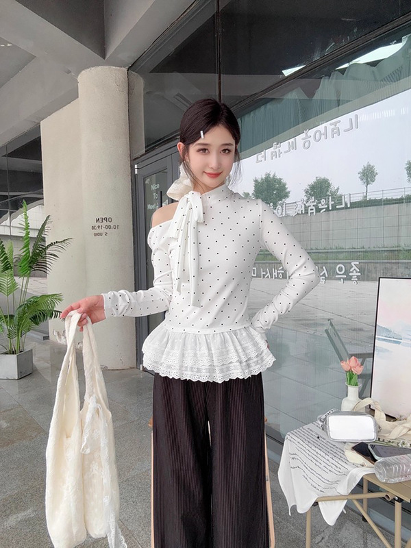 白色波点印花蕾丝下摆斜肩露肩长袖T恤女早秋季温柔甜美修身上衣|undefined