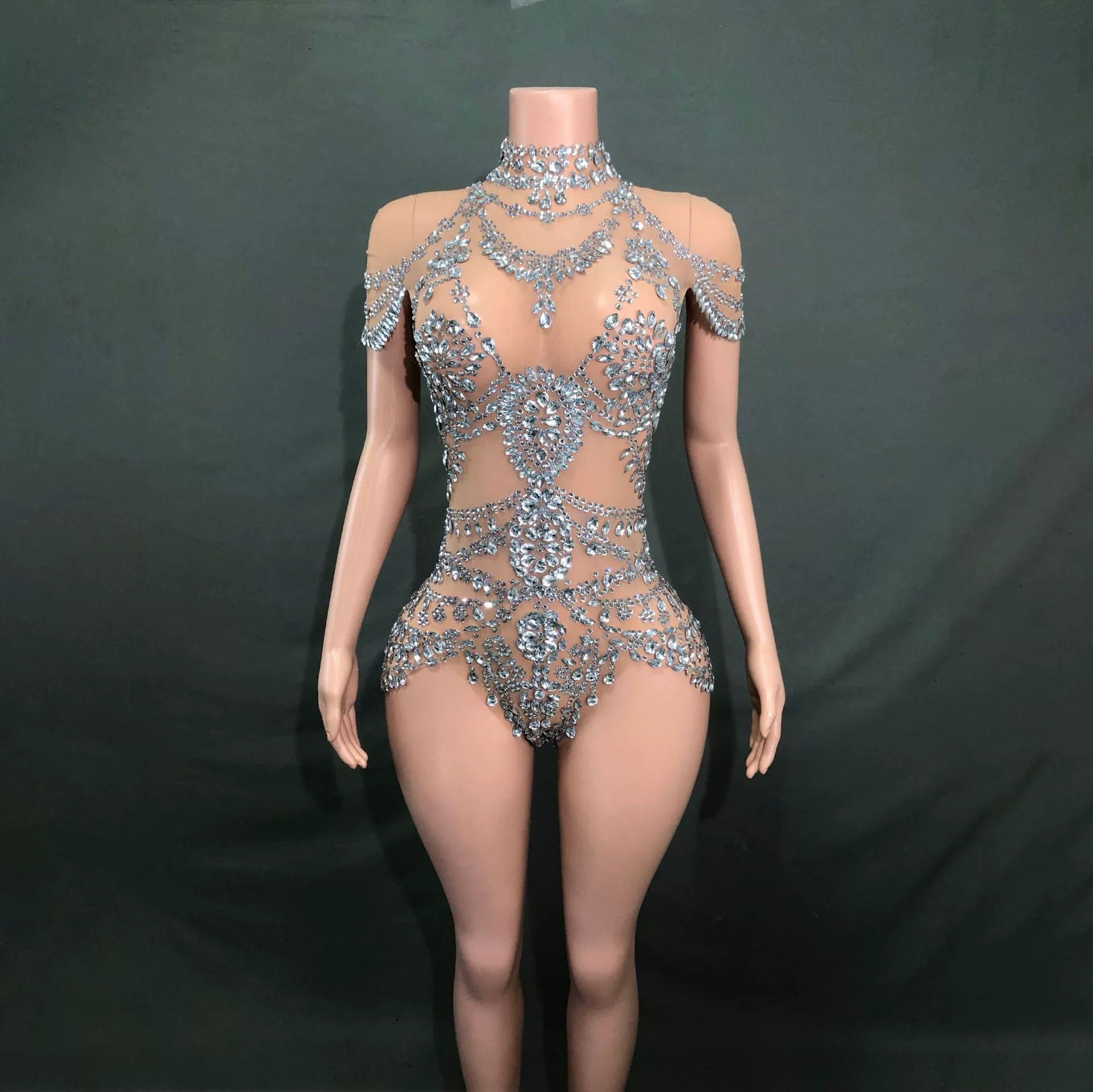 Весенний и летний взрывной ночной клуб с горячим бриллиантом