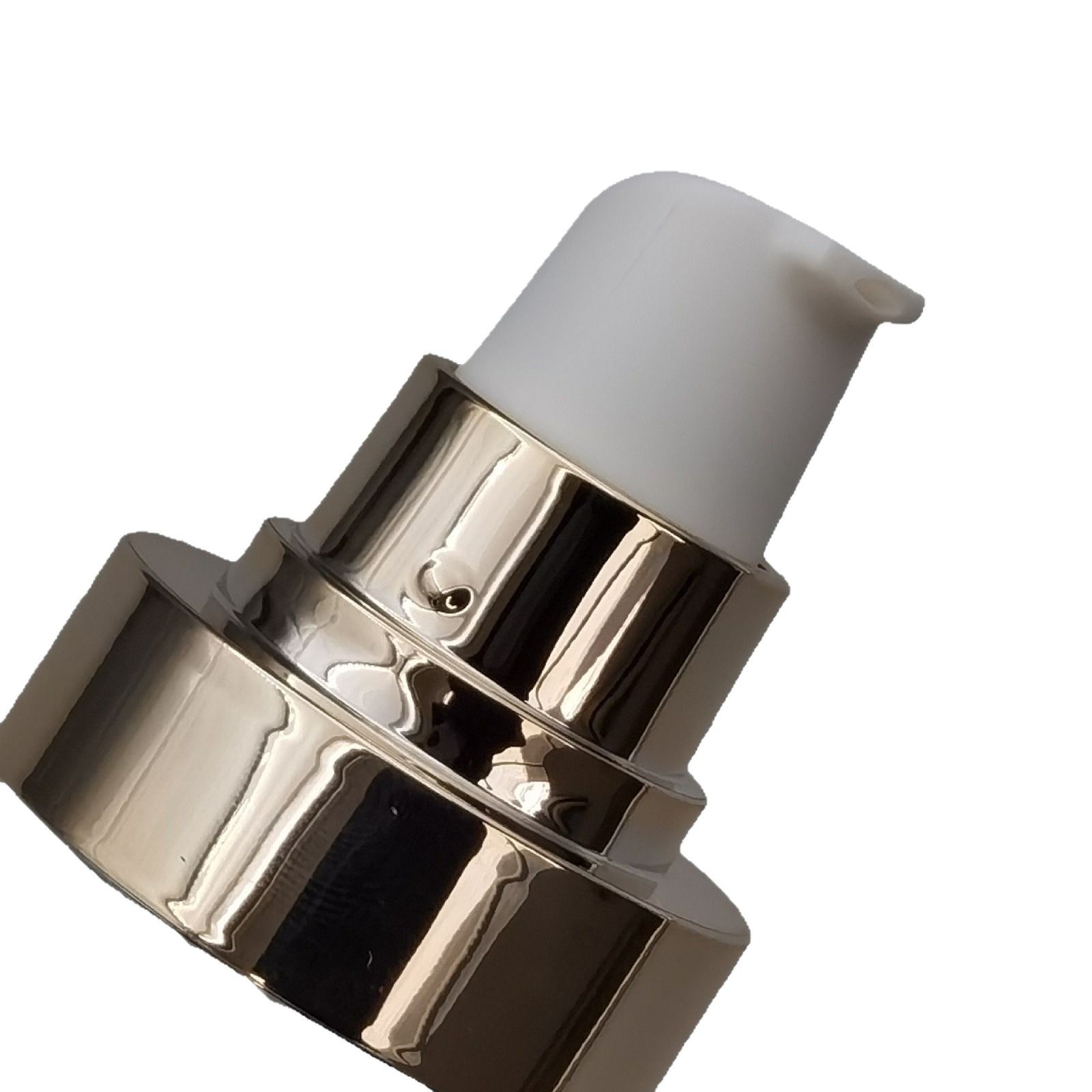 Inventario de alta gama 150ml oro galvanizado niebla fina transparente esmerilado botella de pulverización de oro cabeza de bomba de presión botella de plástico de emulsión