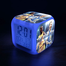 NBA詹姆斯庫里歐文七彩夜燈鬧鐘學生兒童床頭夜光靜音時鐘禮品