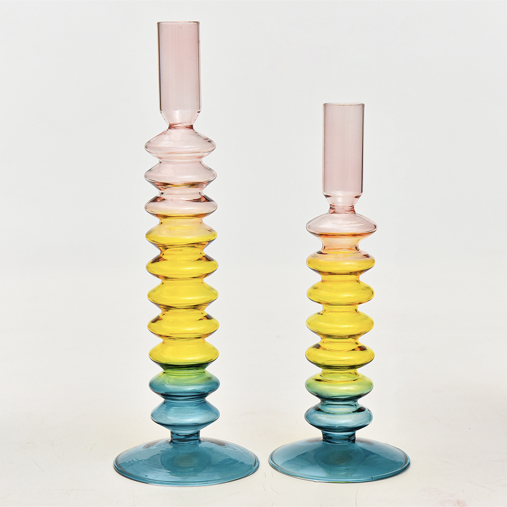 Creativo candelabros de vidrio de color de estilo europeo, adornos para el hogar, accesorios de tiro de boda, fábrica de candelabros de color de contraste retro al por mayor