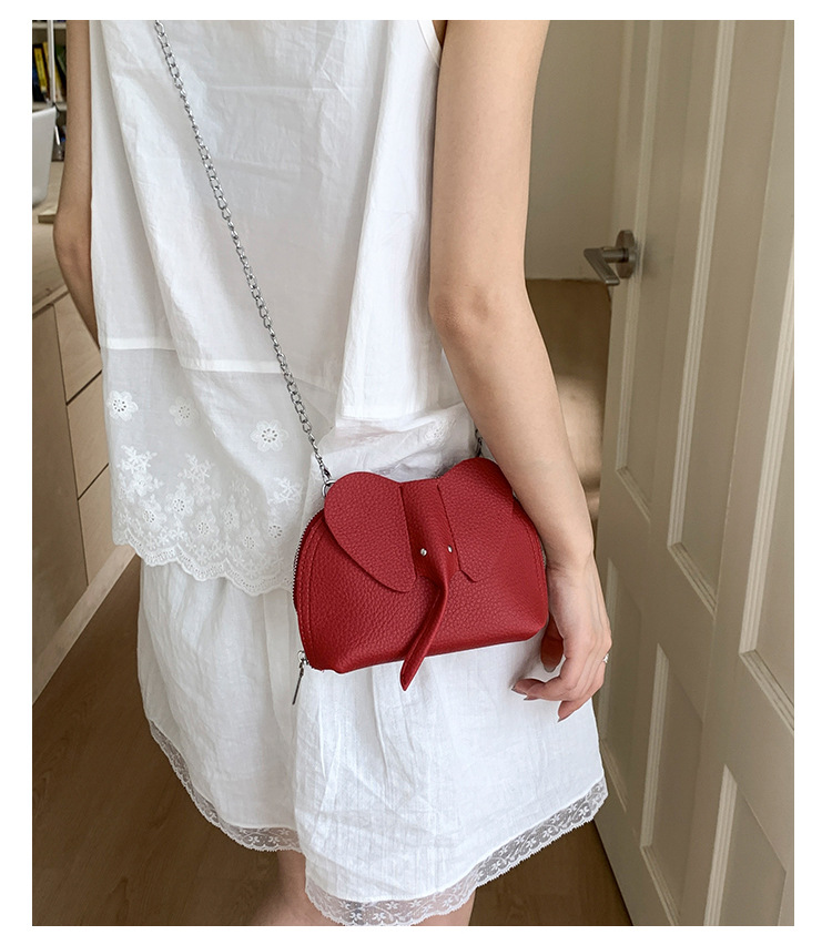 A trendy and versatile single-shoulder underarm bag for women in the summer of 2025, featuring a niche design and a simple commuting bucket bag undefined