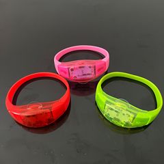外贸热销款声控发光LED手环震动夜光手腕带演唱会助威应援闪光手