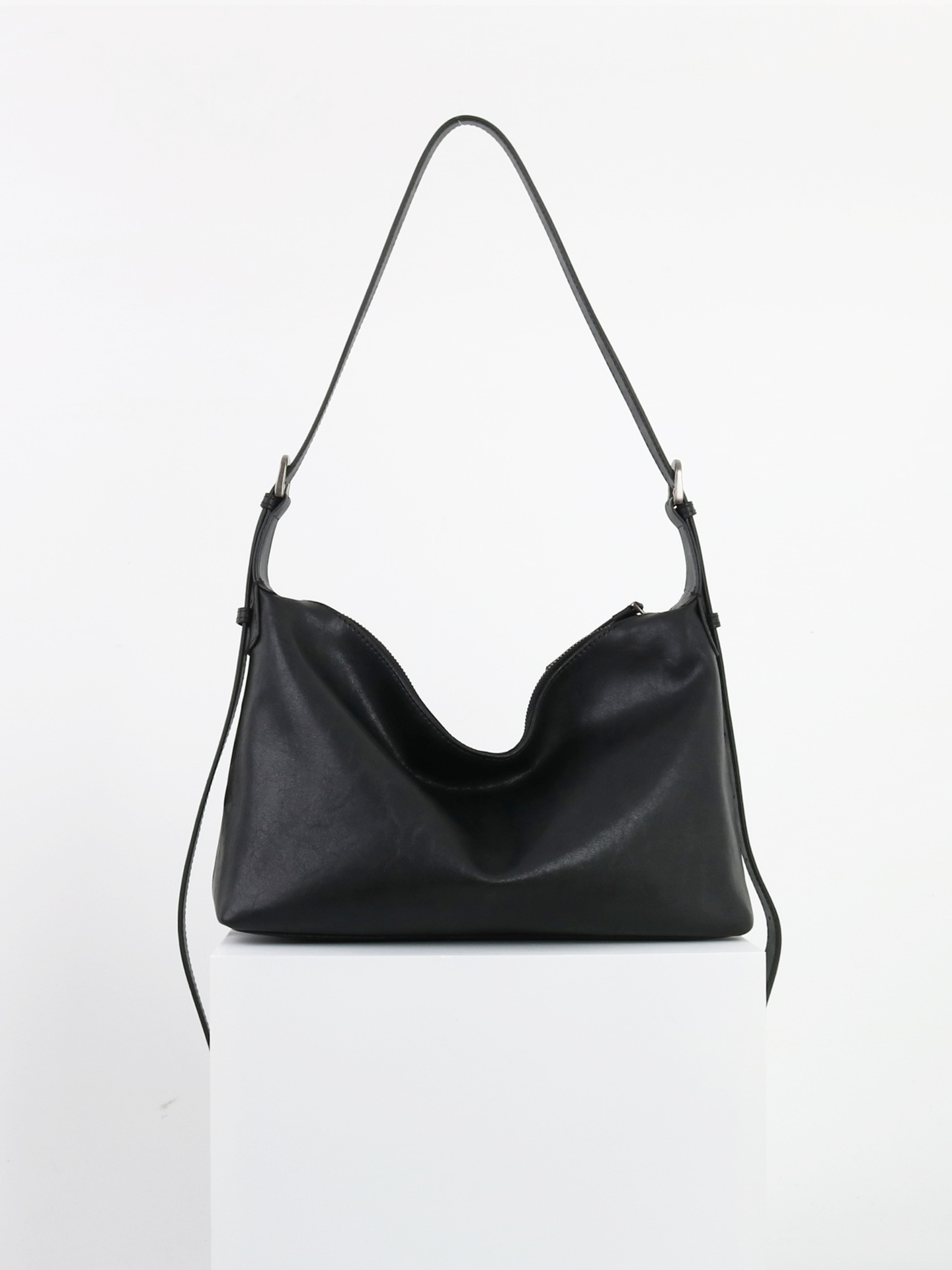 High quality capacious shoulder bag