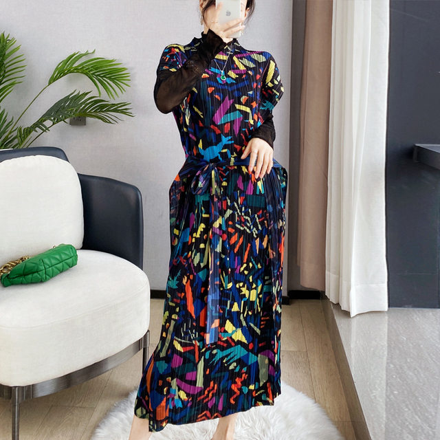 Miyake pleated 2022 summer new color strip printing high-end large size stand-up collar Western style slimming loose belly cover dress