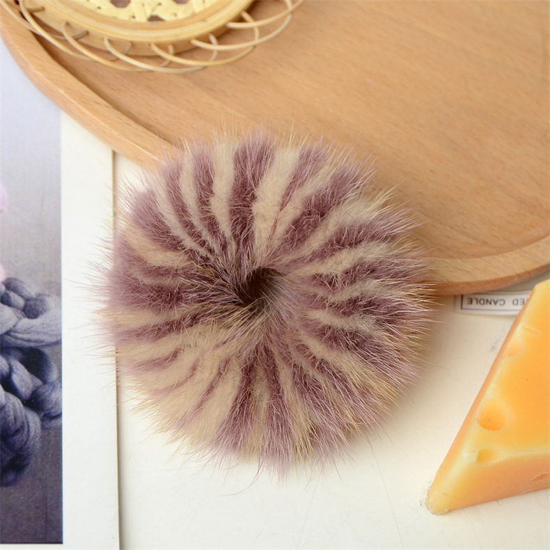 Simple Style Solid Color Plush Hair Tie display picture 4