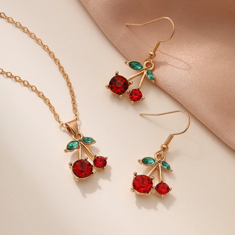 Ins viento rojo cereza clavícula aretes conjunto de joyería para mujeres transfronterizas colgante de cereza verde accesorios de aretes