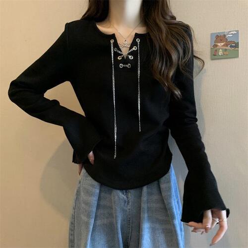Women's Oversized Casual Belly-Hiding V-Neck Long-Sleeve Base Shirt for Spring and Autumn, Unique and Chic Chain-Link Short Top