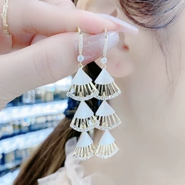 项链;耳环;耳线