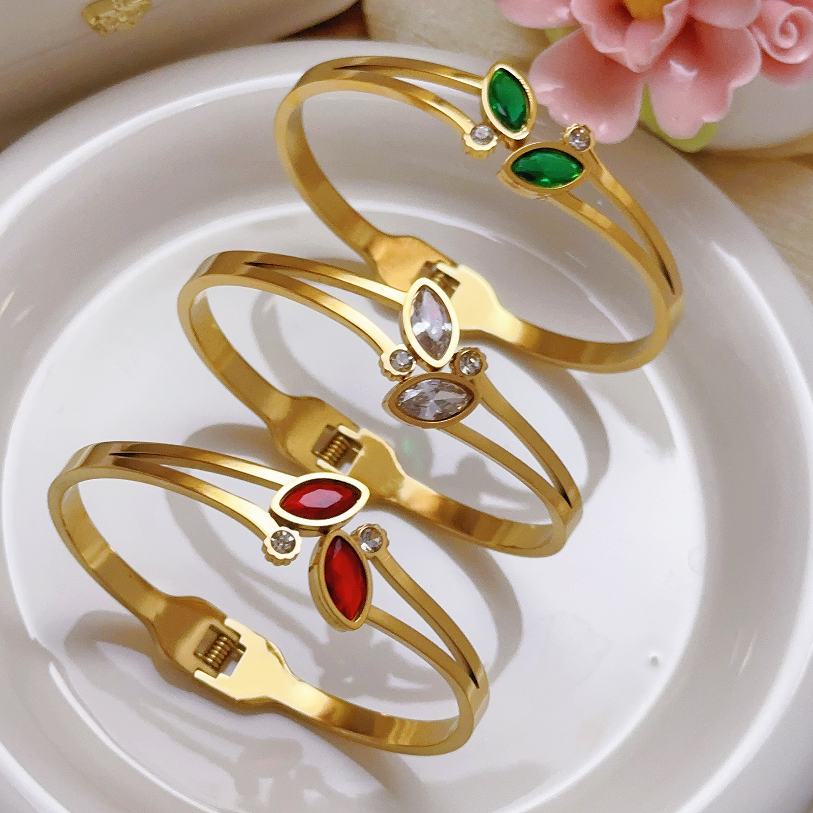 Brazaletes de diamantes de lujo retro de estilo europeo y americano de moda de lujo ligero de acero inoxidable de oro de alta calidad joyería nueva pulsera