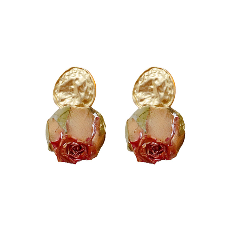 Pendientes de flor de rosa inmortal con aguja de plata Pendientes de lujo ligero francés de alta gama Conjunto de joyería de temperamento de nicho retro de moda