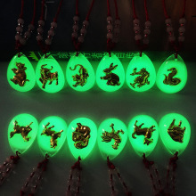 水晶镶金生肖吊坠高亮夜光十二属相项链龙年吉祥本命年红绳项坠