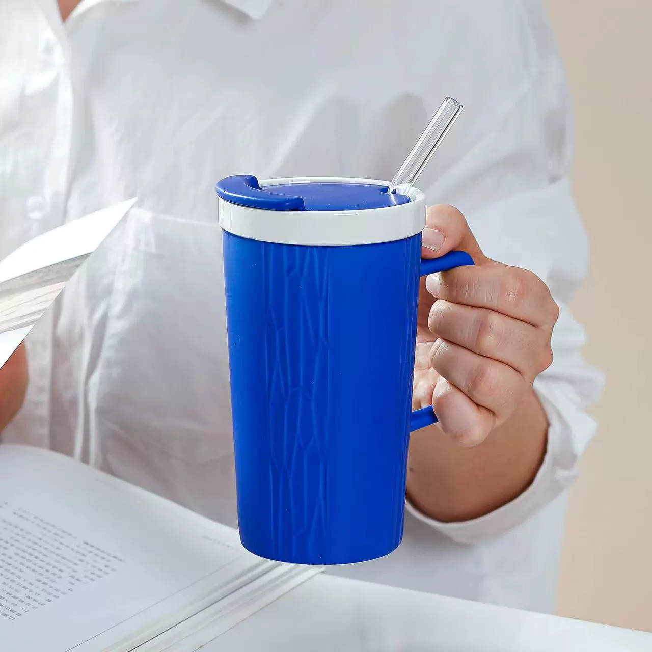 Straw, ceramic capacious high quality tea cup, simple and elegant design