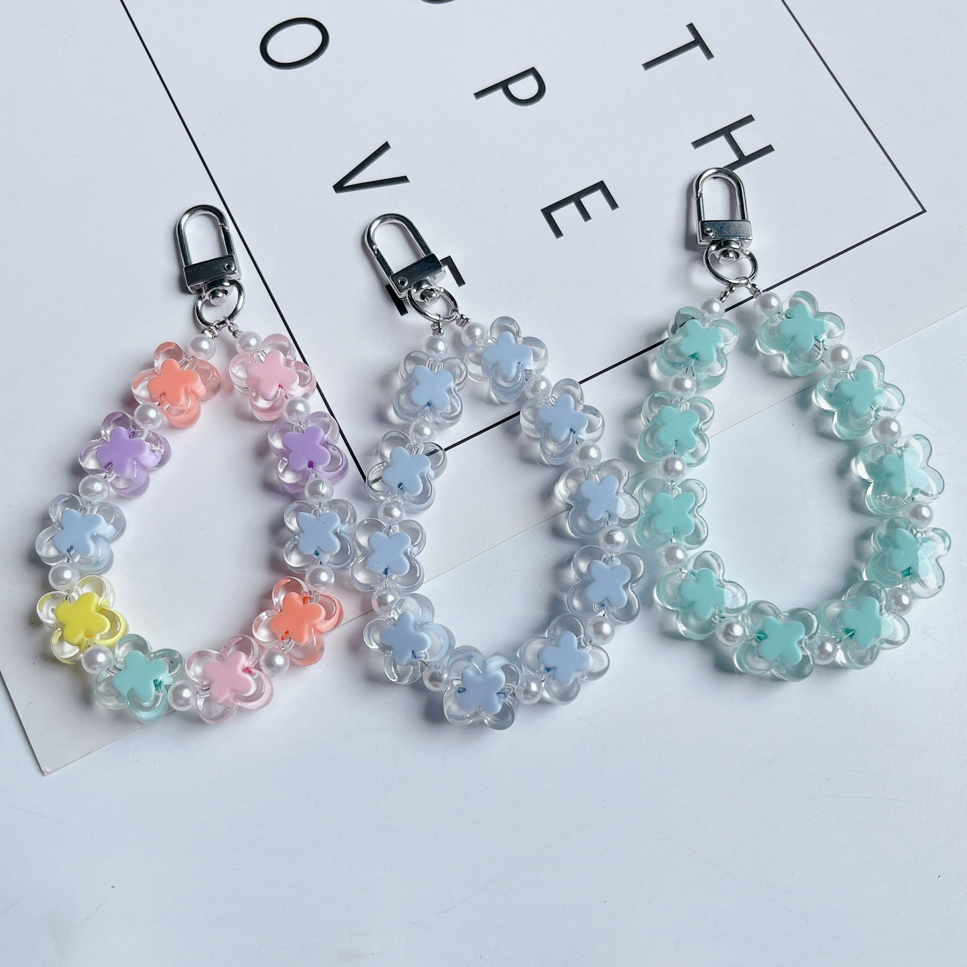 Аcrylic beaded bracelet handmade, beads, accessory, accessories, headphones, keychain, four-leaf clover, DIY
