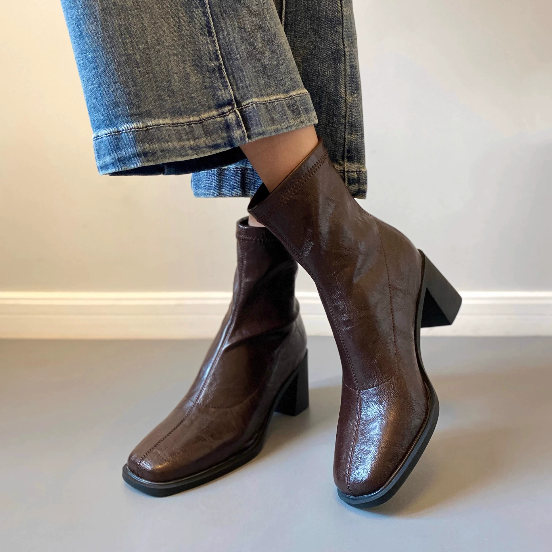 High elastic demi-season low boots, soft sole