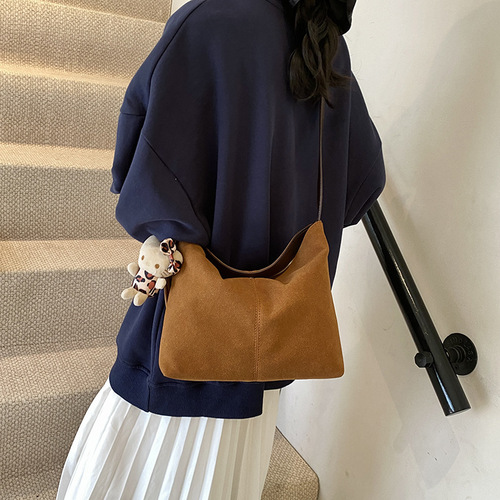 Autumn Retro Fashion Bucket Bag 2024 New Trendy Casual Large Capacity Shoulder Bag Work Commuting Underarm Bag