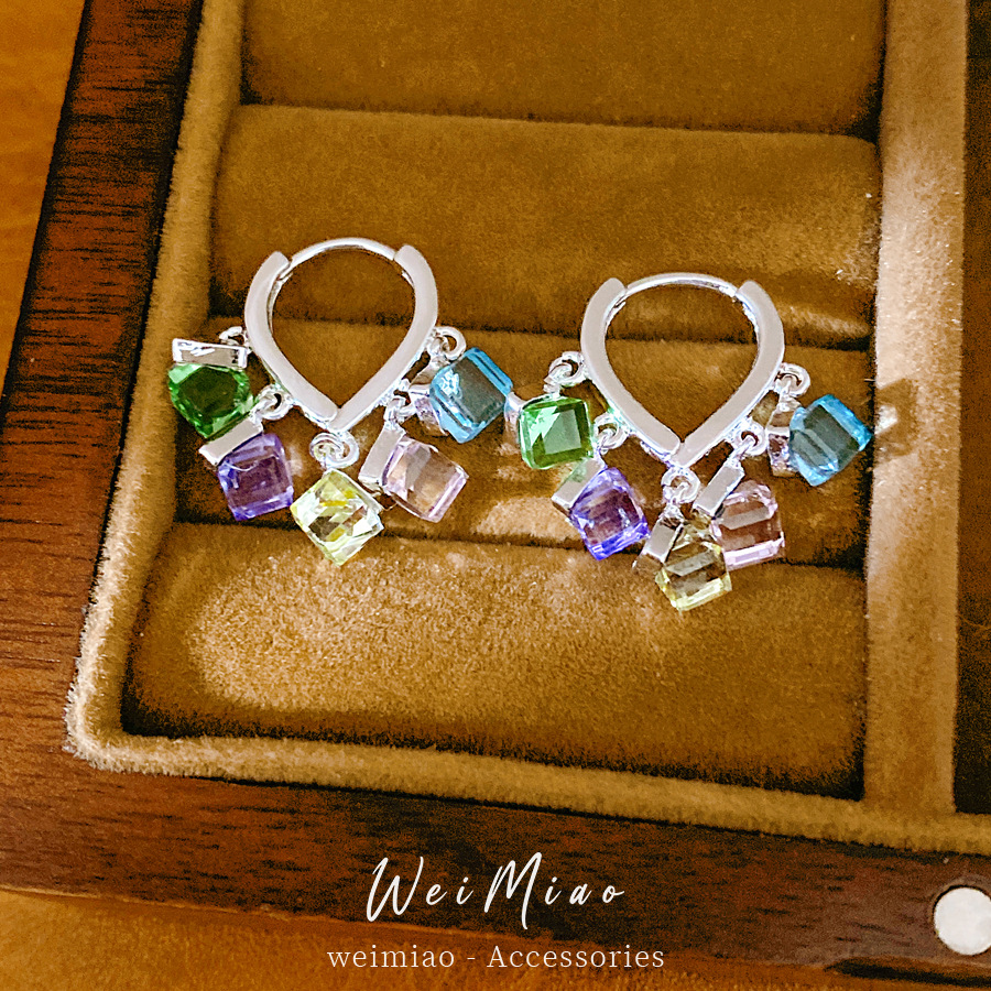 Corazón de vidrio de colores cuadrado bordilla personalidad estilo nicho pendientes ligero lujo alta sensación auriculares al por mayor