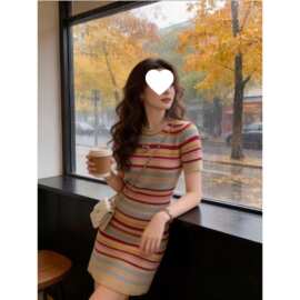 独特漂亮超好看彩虹条纹短袖针织连衣裙女夏季多巴胺穿搭包臀裙子