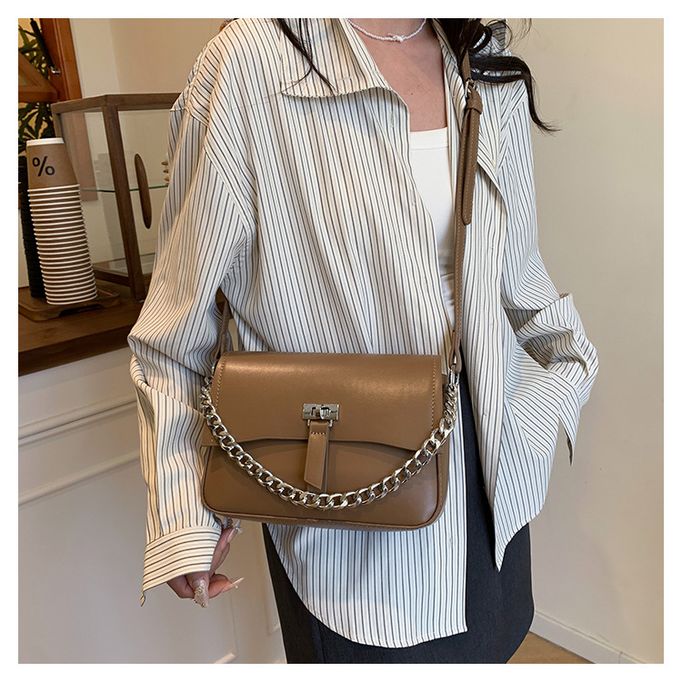 Mujeres PU Color Sólido Estilo Clásico Cuadrado Hebilla Magnética Bolso Bolso Bandolera display picture 3