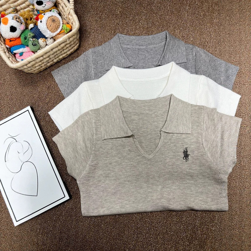 Polo collar short-sleeve knit top with pony embroidery for women, summer loose casual white stylish unique super good-looking top Polo collar short-sleeve knit top with pony embroidery for women, summer loose casual white stylish unique super good-looking top