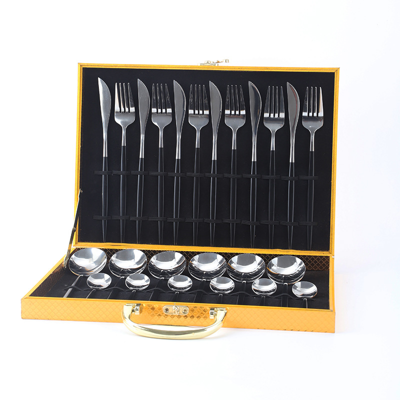 Amazon popular vajilla de acero inoxidable 24 unidades traje Portugal cuatro piezas principales comida occidental cuchillo, tenedor y cuchara caja de regalo traje