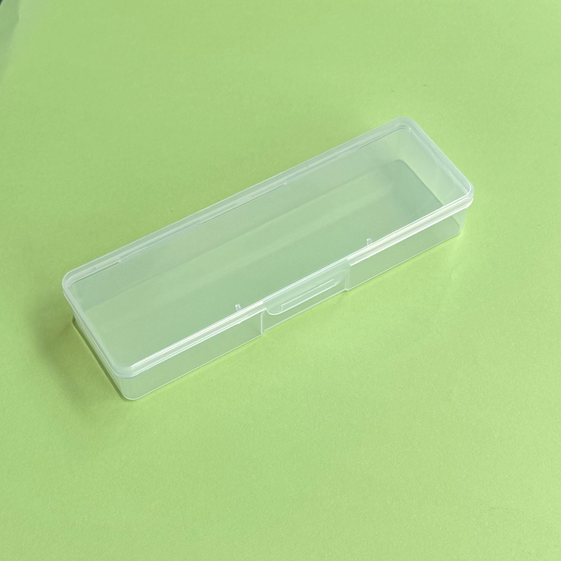 Завод-производитель выполняет изготовление и обработку прозрачных пластиковых упаковочных коробок, литье под давлением, производство прозрачных коробок из полистирола и изготовление на заказ пищевых контейнеров.