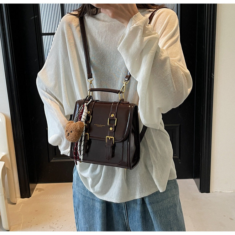 Túi xách nữ dáng vuông nhỏ đa năng phong cách retro, túi đeo vai và đeo chéo tiện lợi — Màu be với cà phê không có mặt dây chuyền, Màu cà phê không đồ treo, Màu đen không có đồ treo, Màu be với cà phê có mặt dây chuyền chi tiết 13