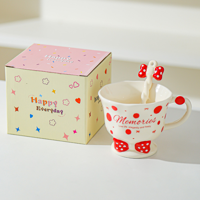 Taza de cuchara de lazo Juego de taza de niña linda Taza de bebida Taza de regalo pequeña Taza de cerámica de alto valor