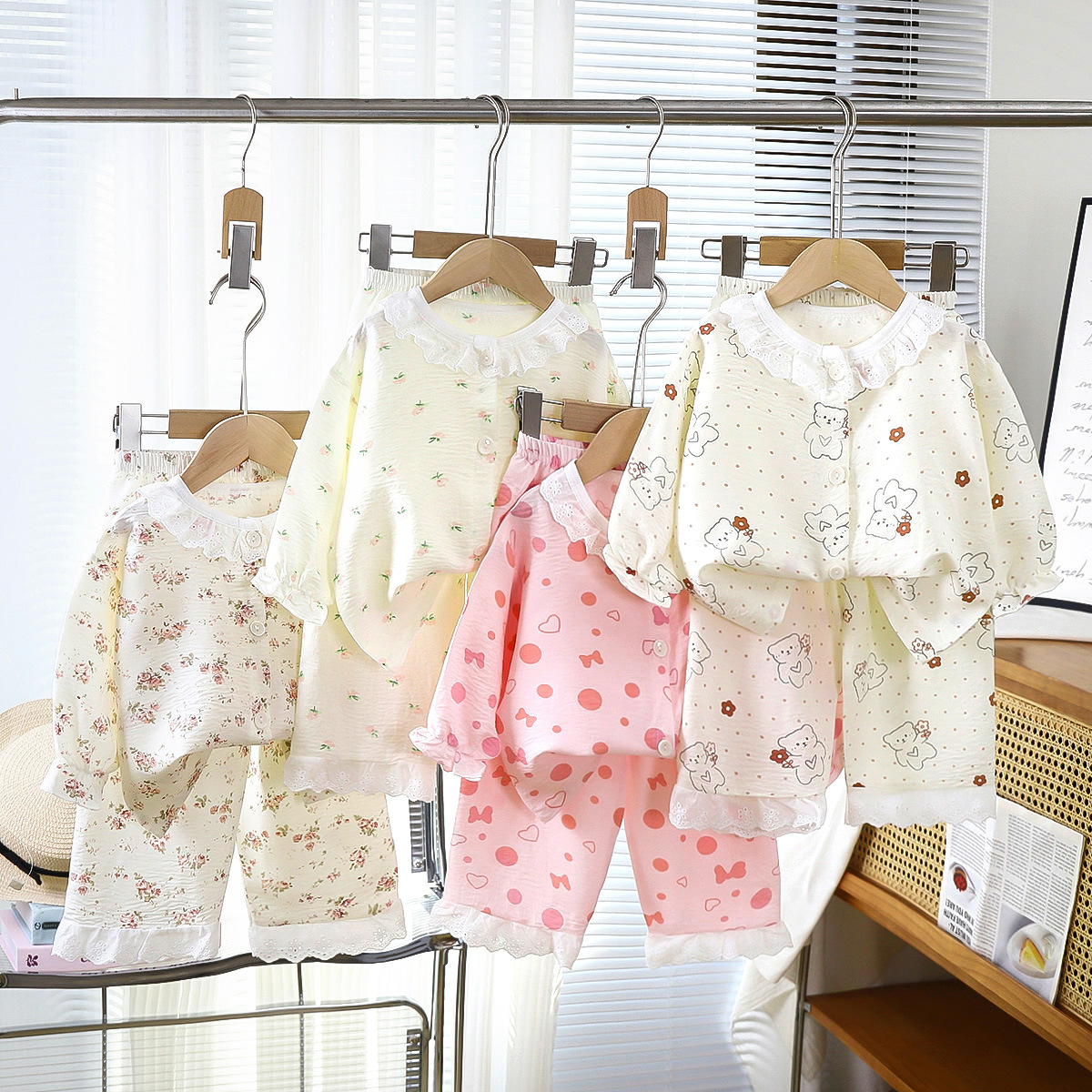 Nuevo traje de pijama de servicio a domicilio para niñas, traje de aire acondicionado de encaje fino, estilo caliente de verano, ropa infantil para bebés al por mayor