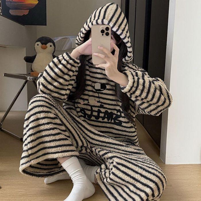 Autumn and Winter Thickeneded Flannel One-Piece Pajamas for Women, Long-Haired Cut Velvet Long-Sleeved Hooded Pants and Skirts, Two-Wear Warm Home Clothes