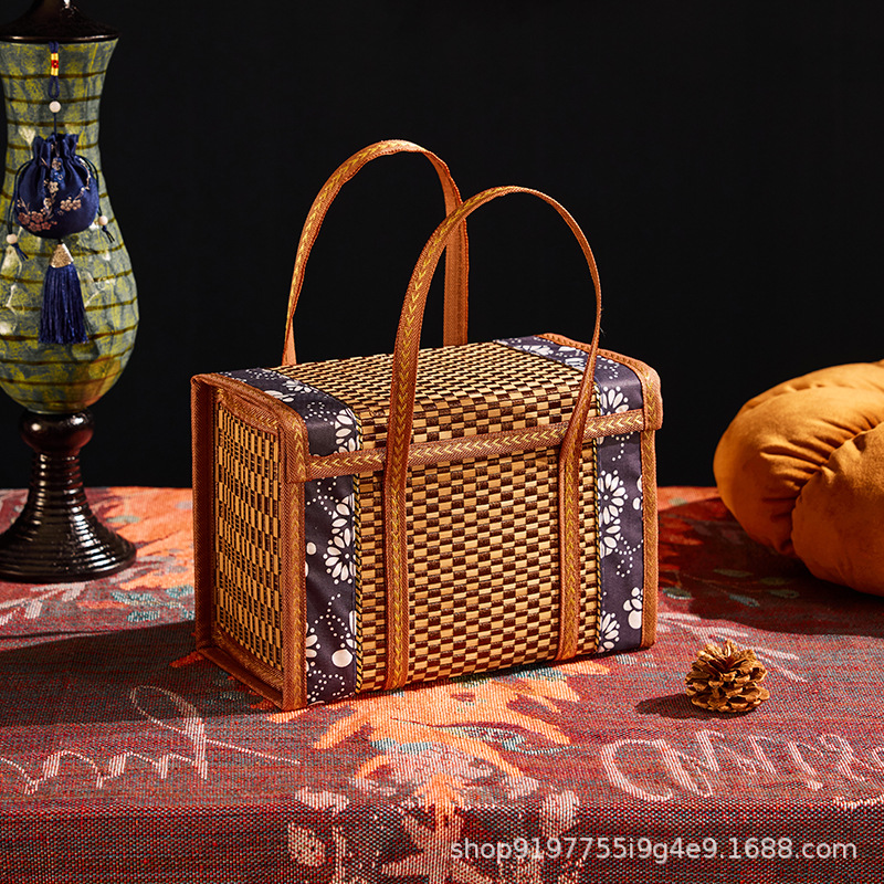 Карбоновая сумка глубокого квадратного формата с синей тканевой отделкой, 30*15*20; 30*15*20