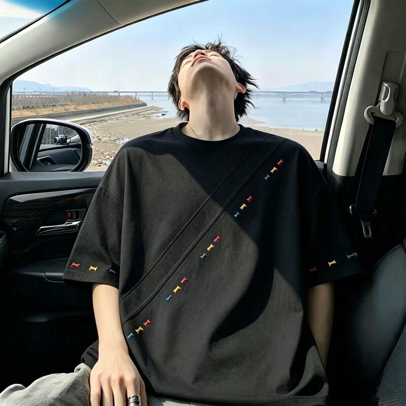 Not Printed! Embroidery Craftsmanship: American-Style Short-Sleeve T-Shirt for Men, Summer High-End Look, Cool and Stylish Patchwork Half-Sleeve.