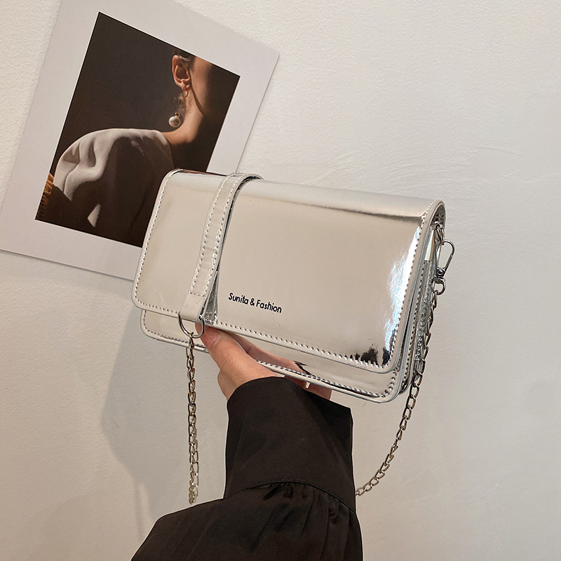 Bolsos pequeños de cadena, bolsos de mujer, 2024 nuevo bolso de mensajero de moda de alta gama, bolso de nicho de todo fósforo para estudiantes de verano