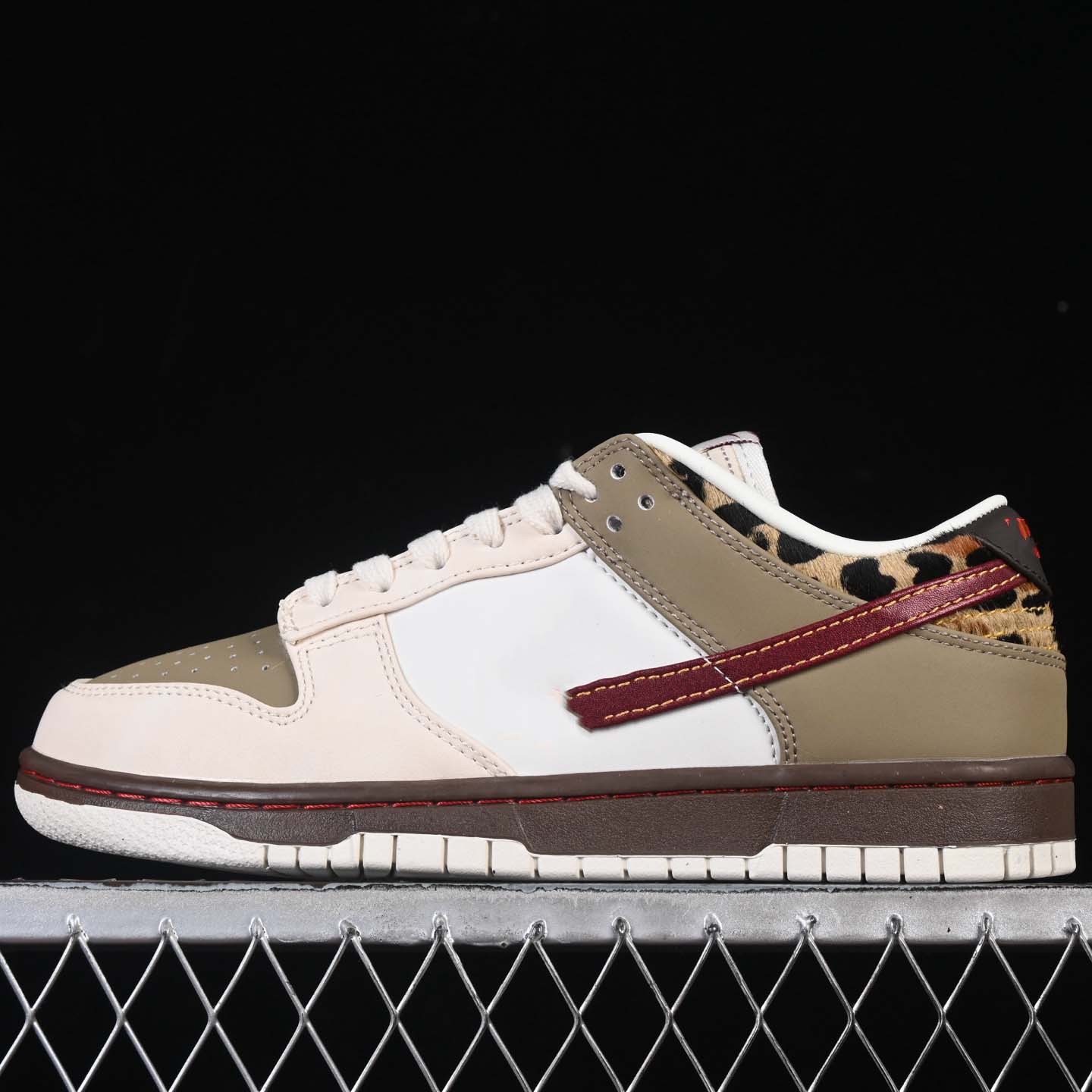 베이지 레오파드