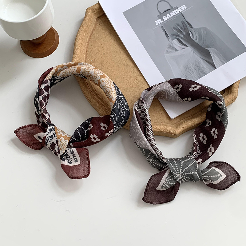 Bufandas de seda cuadrada alta sensación2025 nuevo algodón y lino pequeño bufandas cuadradas de decoración suave bufandas de seda al por mayor