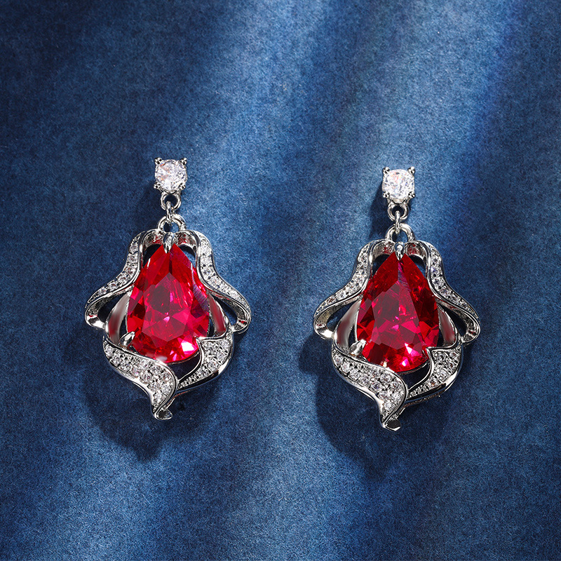 Otoño e invierno nuevo Zhuang Sheng joyería cobre inferior chapado en oro simulación rojo corindón retro gota de agua traje femenino 12*16-8*12