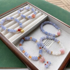 天然の海藍宝水晶のブレスレットの女性のタイプは軽くて豪華です。