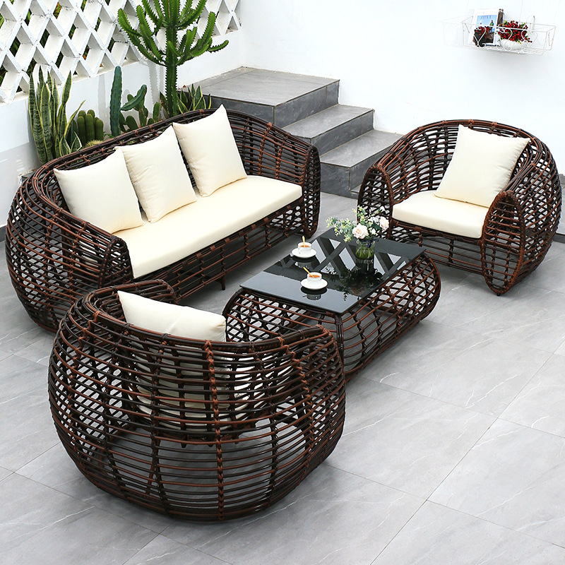 Sofá al aire libre Villa al aire libre patio Silla de ratán muebles traje balcón ocio simple moderna sala de estar mesa de café de ratán