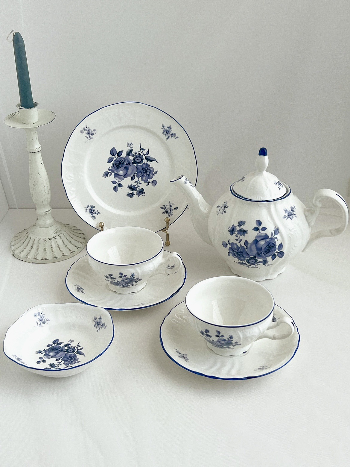 Retro white coffee pot, set, simple and elegant design
