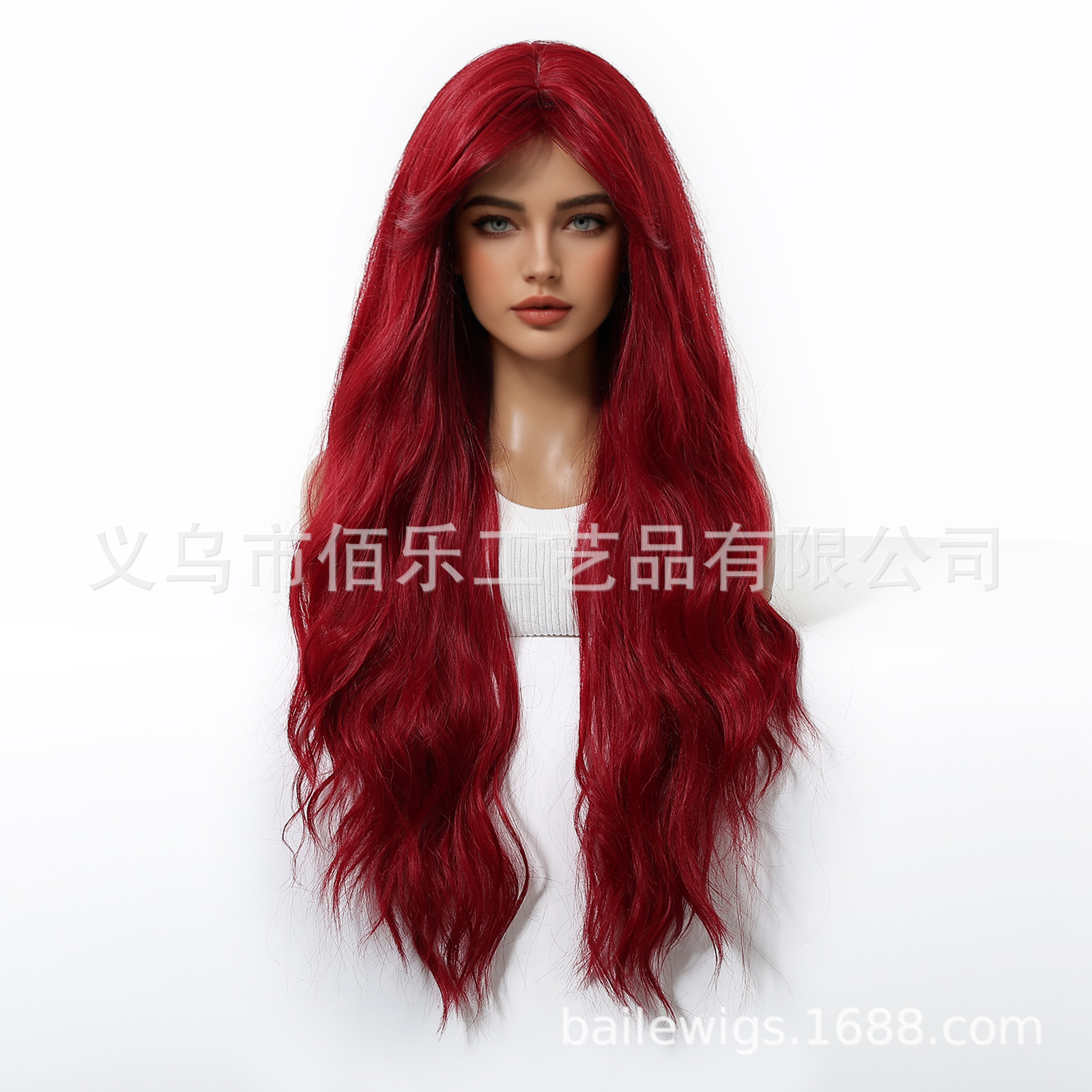 Peluca completa color rojo vino con cabello sintético largo y rizado y flequillo para cosplay. image 3