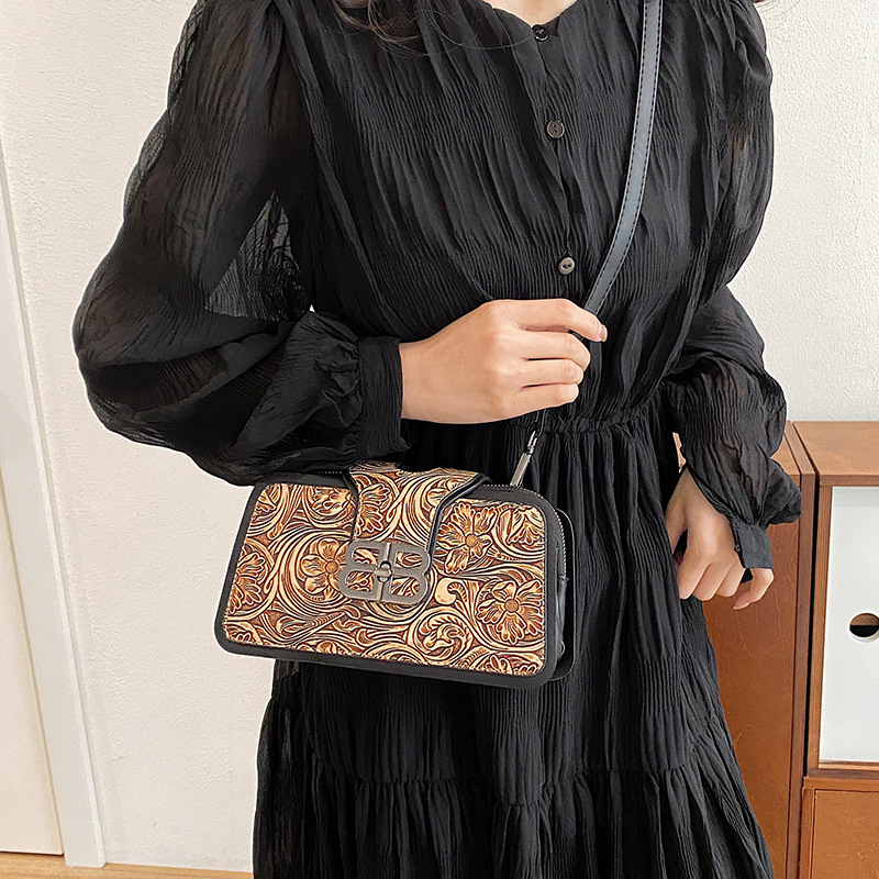 Bolso de mano de lujo retro luz 2024 nueva moda versátil bolso de hombro de mujer relieve dibujado a mano bolso de tres capas